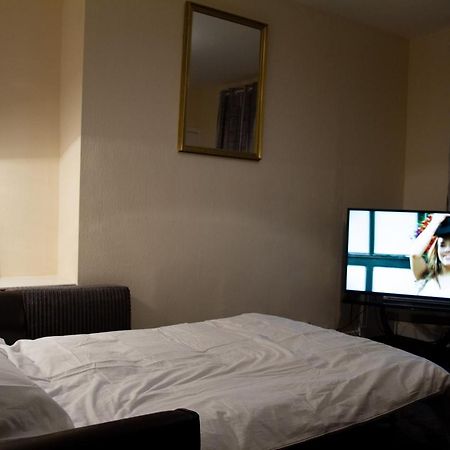 Apartamento Carvetii - Fox House - 1St Floor Flat Sleeps Up To 8 Dunfermline Exterior foto
